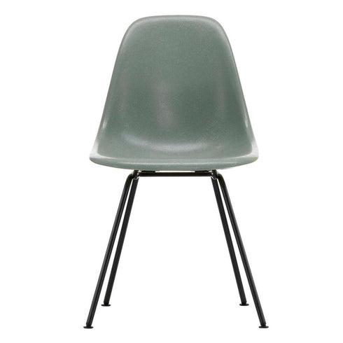 Cadeira Eames em Fibra de Vidro DSX / Base Preta